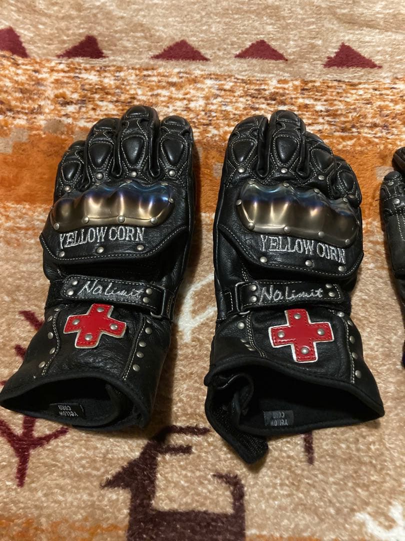 YELLOW CORN（イエローコーン）バイクグローブ 冬用と3シーズン用の2つ