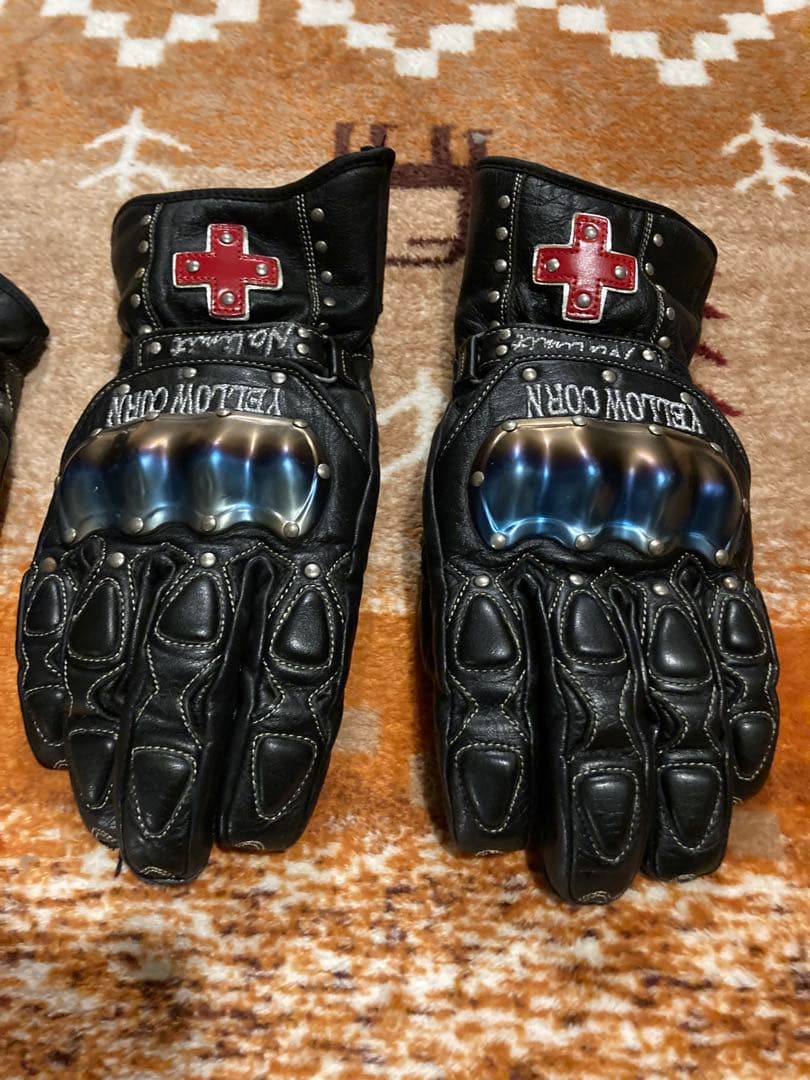 YELLOW CORN（イエローコーン）バイクグローブ 冬用と3シーズン用の2つ