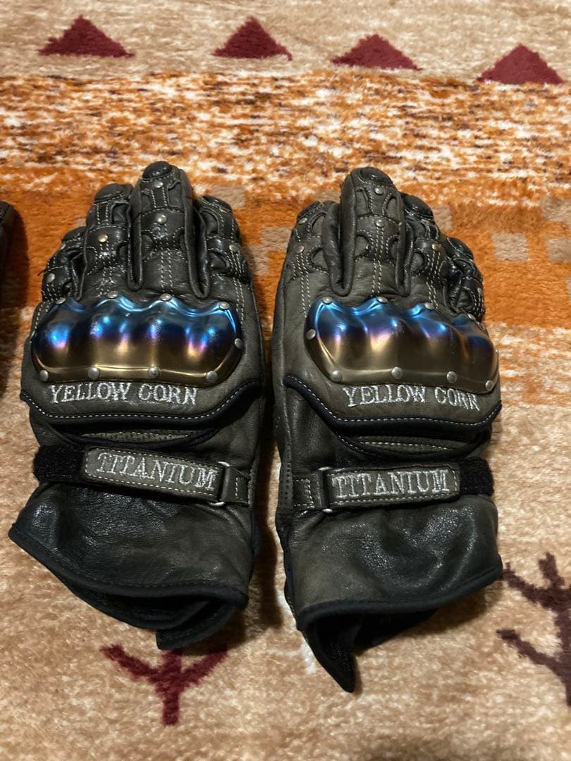 YELLOW CORN（イエローコーン）バイクグローブ 冬用と3シーズン用の2つ