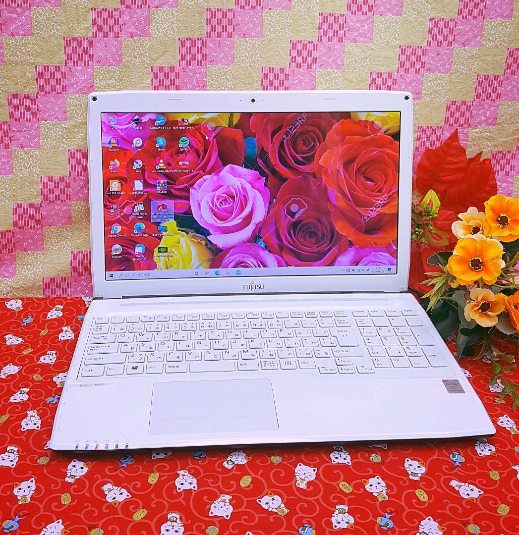 極上品！美品！テレワーク可能！ホワイト色！薄型モデル！新Win11搭載！動画編集