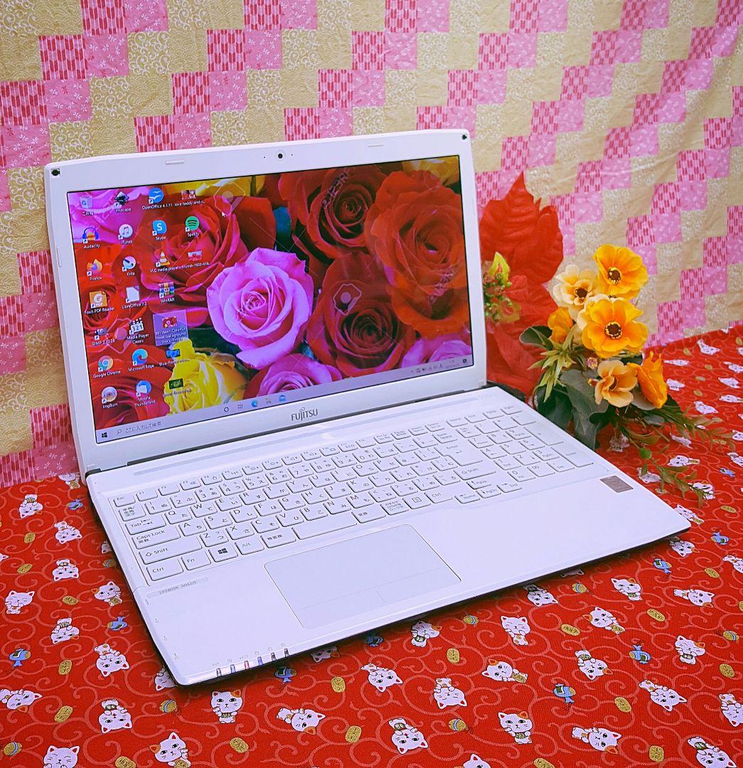 極上品！美品！テレワーク可能！ホワイト色！薄型モデル！新Win11搭載！動画編集