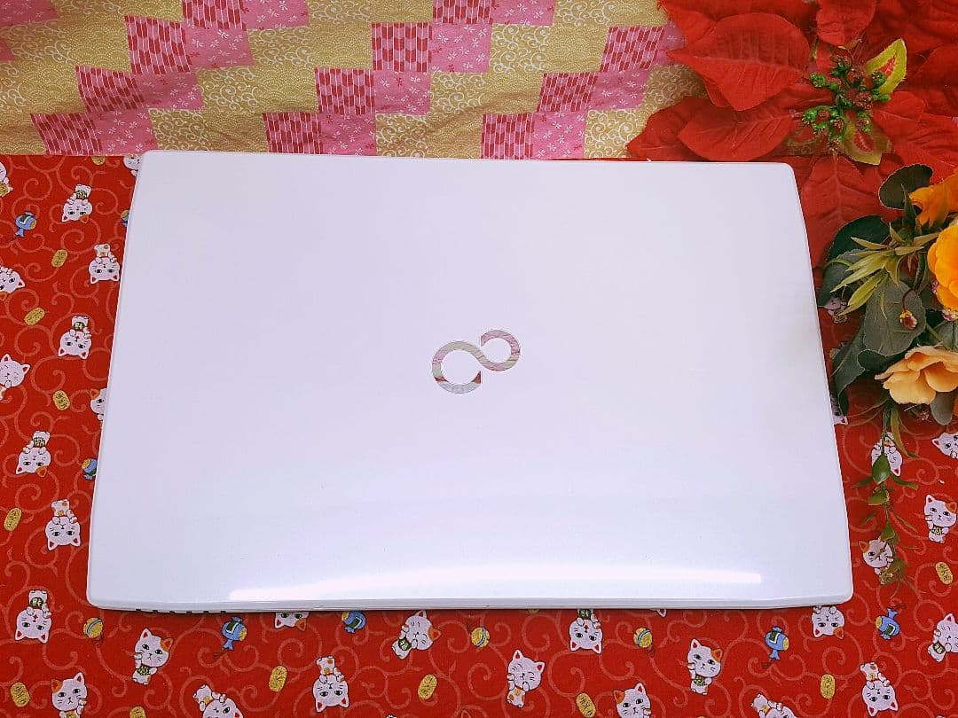 極上品！美品！テレワーク可能！ホワイト色！薄型モデル！新Win11搭載！動画編集