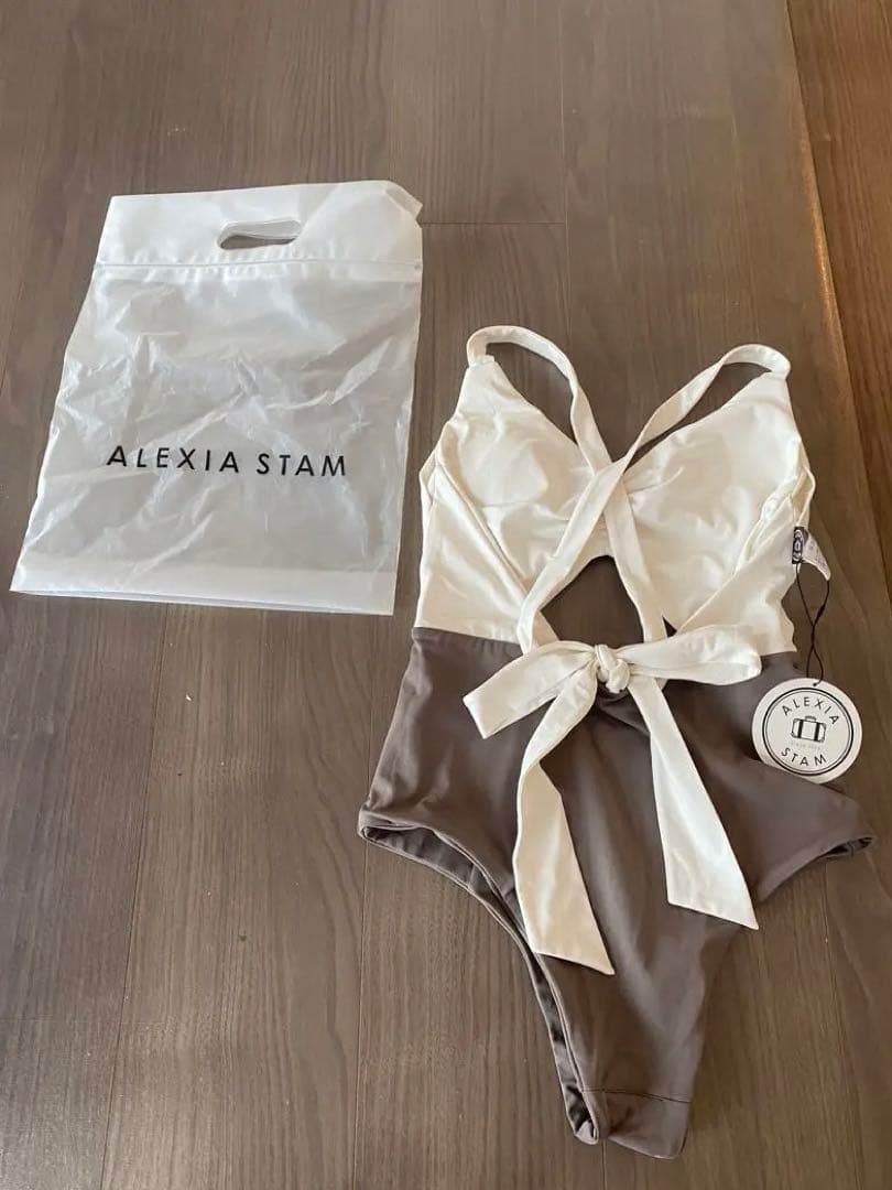ALEXIASTAM 水着　Chloe Pearl x Bronzite