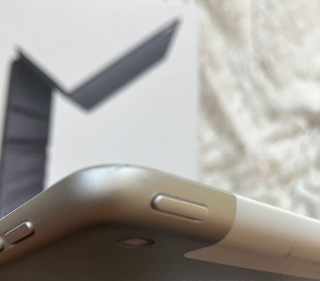 【完動品】iPad 第7世代 32GB SIMフリー 【すぐ発送】【付属品】