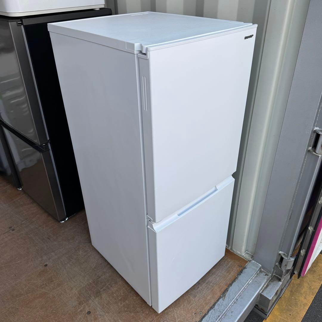 C7215★2022年製美品★シャープ冷蔵庫　右.左開き　マットホワイト　洗濯機