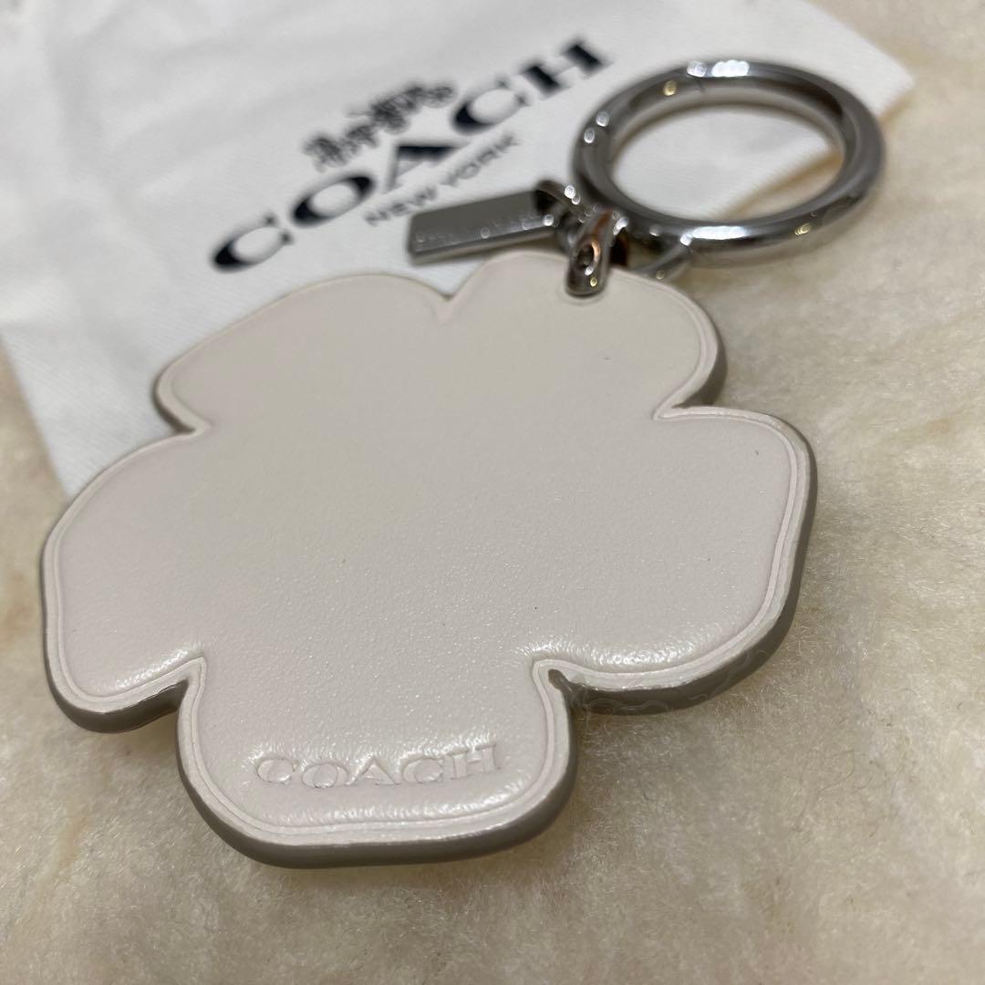 美品　コーチ　COACH バッグ チャーム/キーリング　フラワー