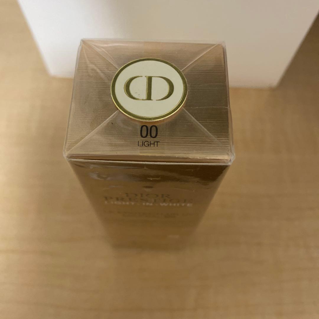 ディオール　プレステージホワイトルプロテクターUVミネラルBB 00新品