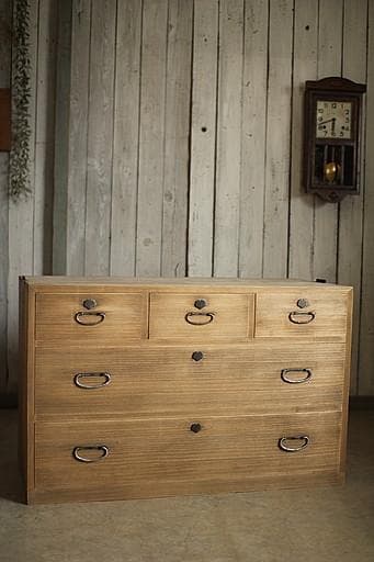 古い木製の引き出し5杯　チェスト　桐箪笥　昭和レトロ　タンス　古家具　古民家