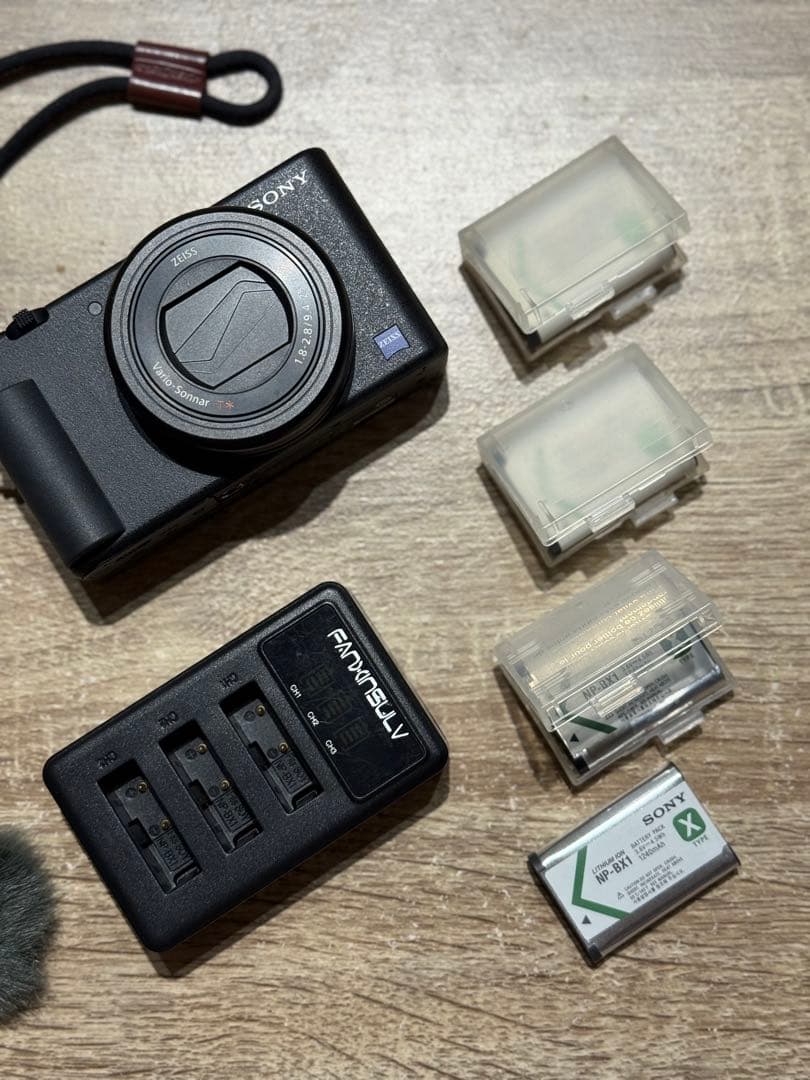 し*す様 美品　カメラ　SONY デジタルカメラ VLOGCAM ZV-1