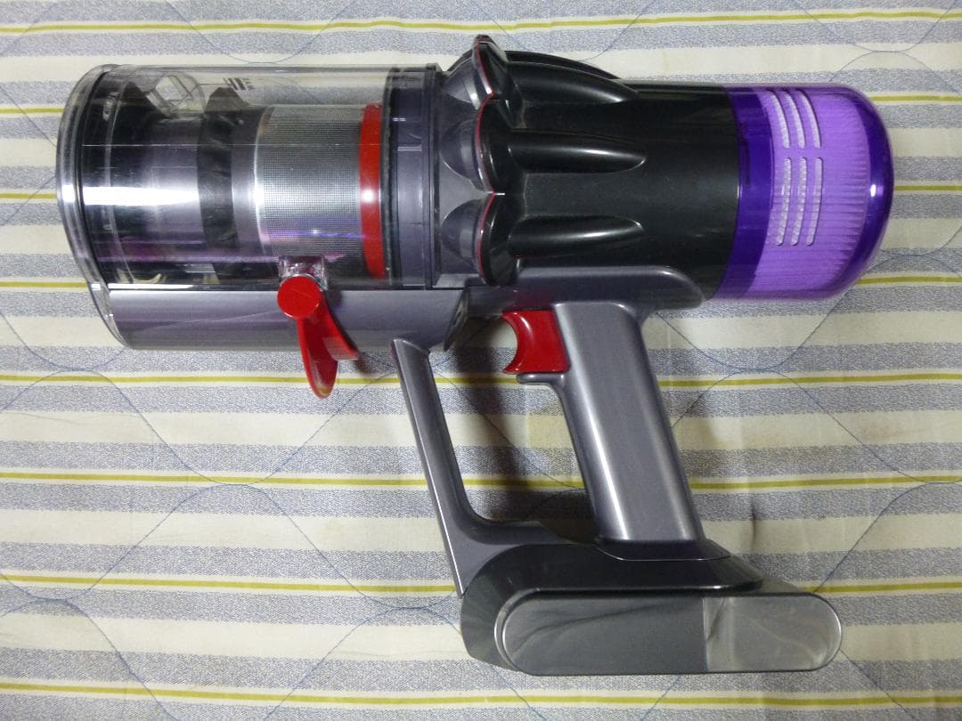 年末の大掃除に　充電スタンド付属　ダイソンSV18　目立つキズ無し　エコ51分