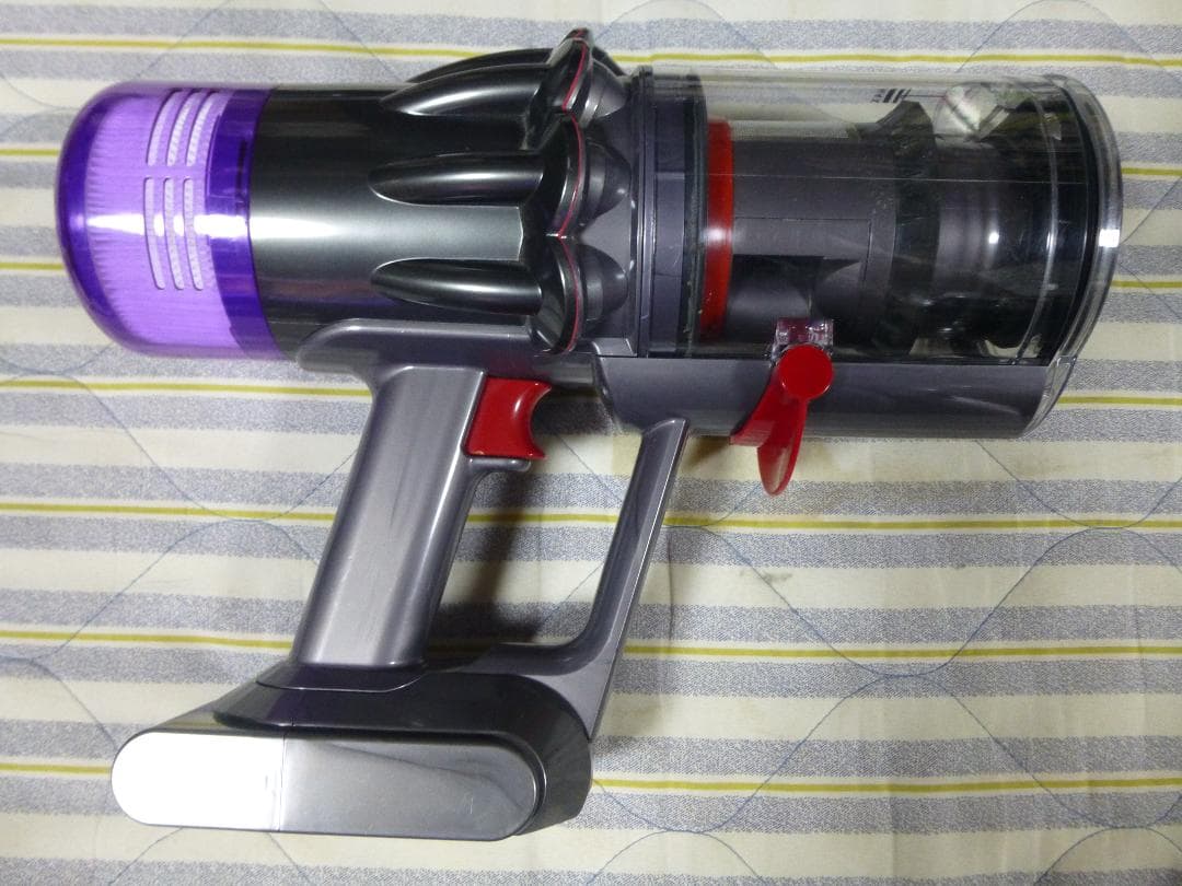 年末の大掃除に　充電スタンド付属　ダイソンSV18　目立つキズ無し　エコ51分