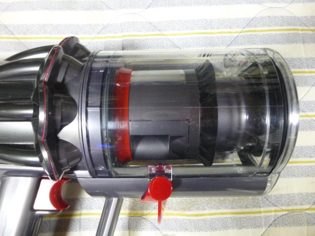 年末の大掃除に　充電スタンド付属　ダイソンSV18　目立つキズ無し　エコ51分