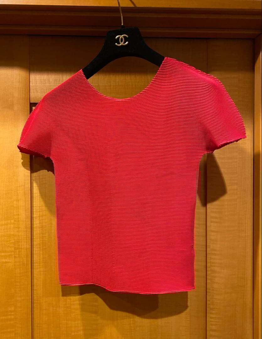 me by ISSEY MIYAKE 半袖トップス　赤