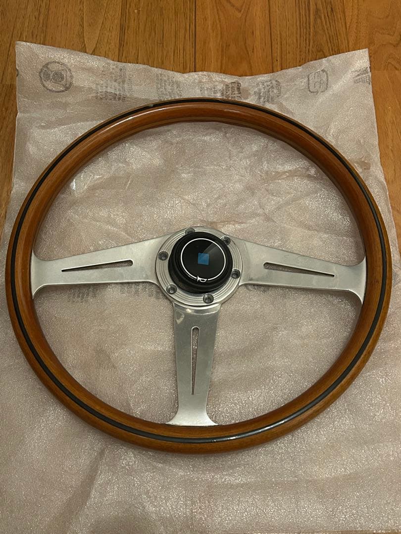 ナルディウッドステアリング 3本スポーク シルバー