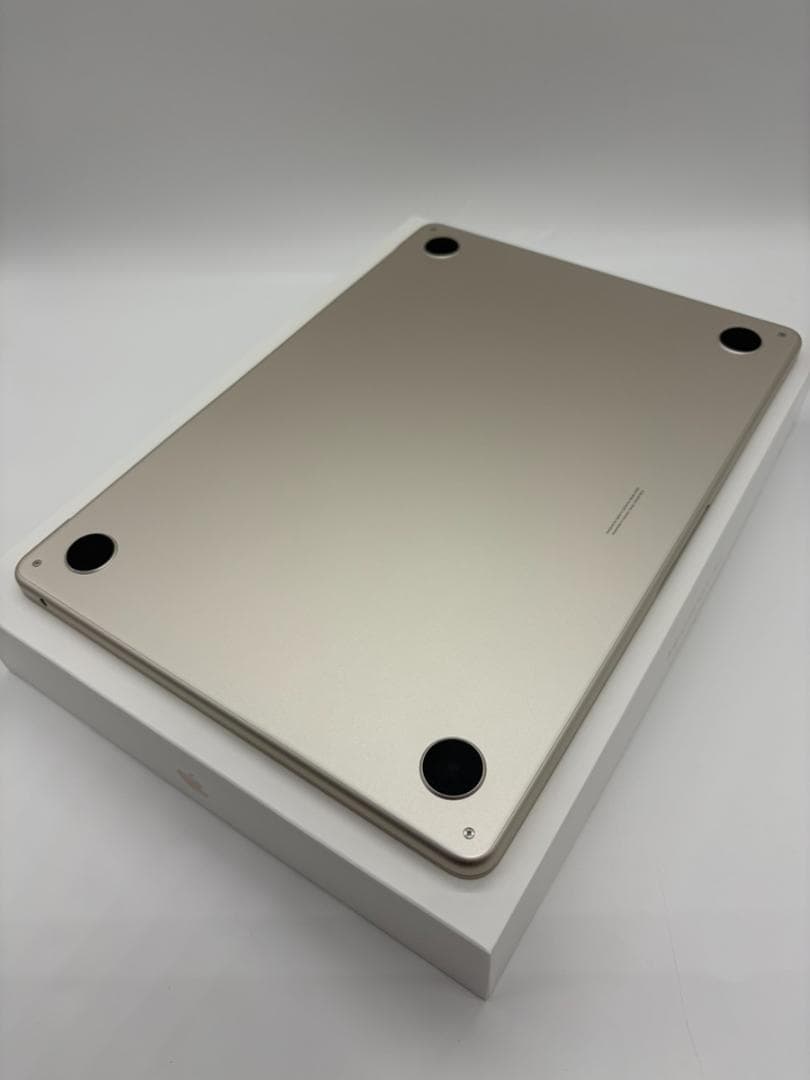 【美品】MacBook Air M2 8GB / 256GB スターライト