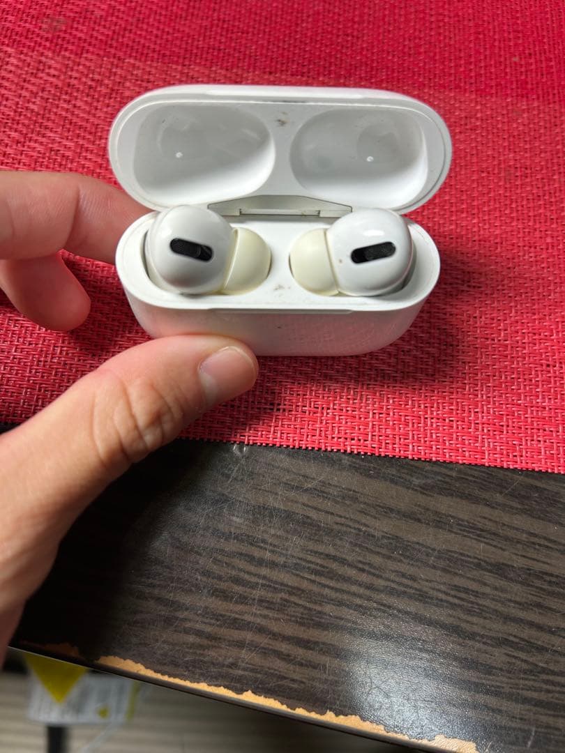 AirPodspro1 キズ、使用感あり、動作確認済み、イヤーピース交換推奨