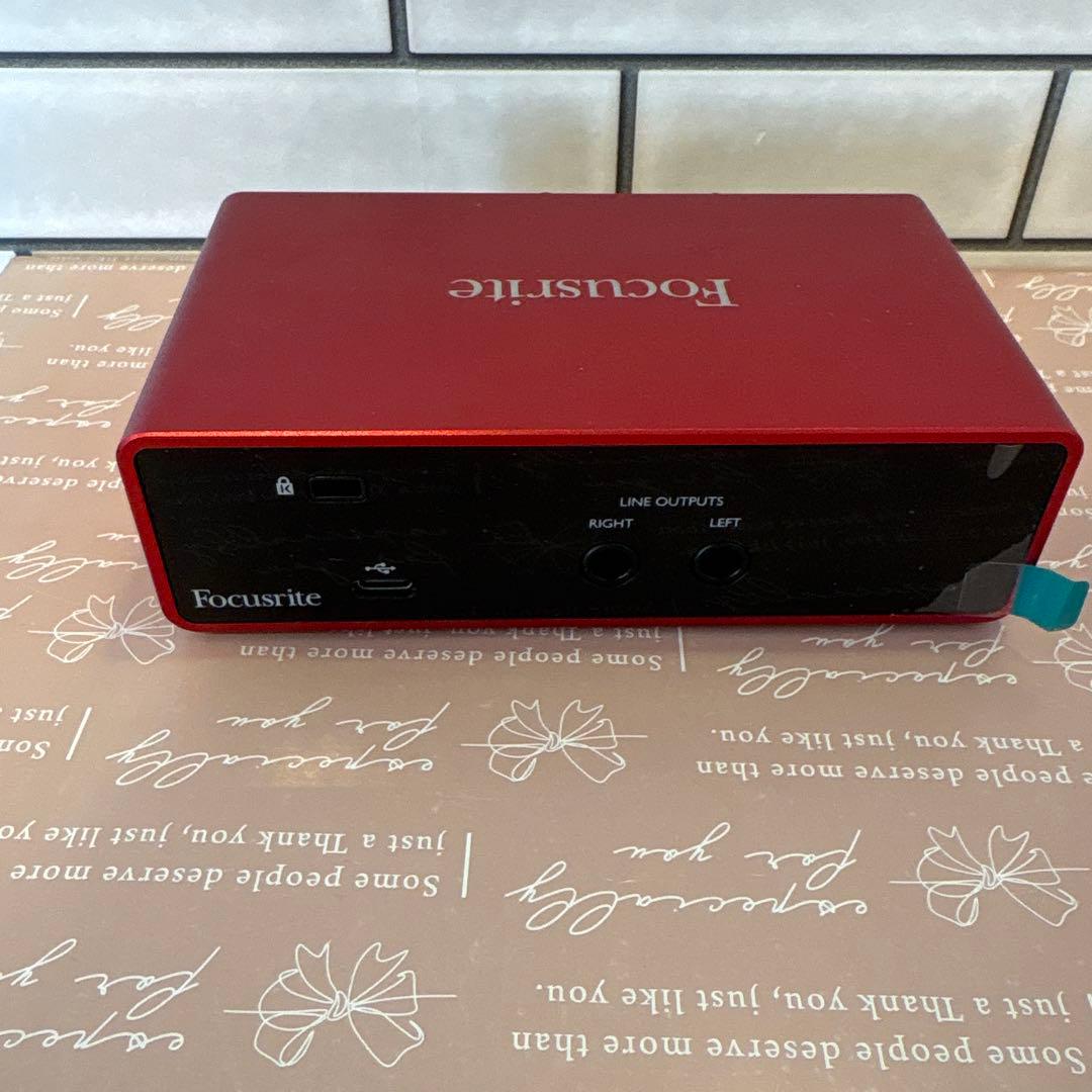 Focusrite Scarlett オーディオインターフェース