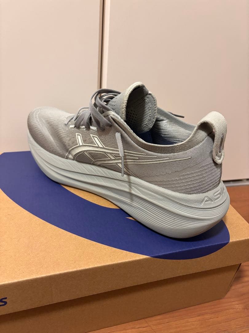 ほぼ未使用GEL-NIMBUS 27 ゲルニンバス 26.5 cm 2E