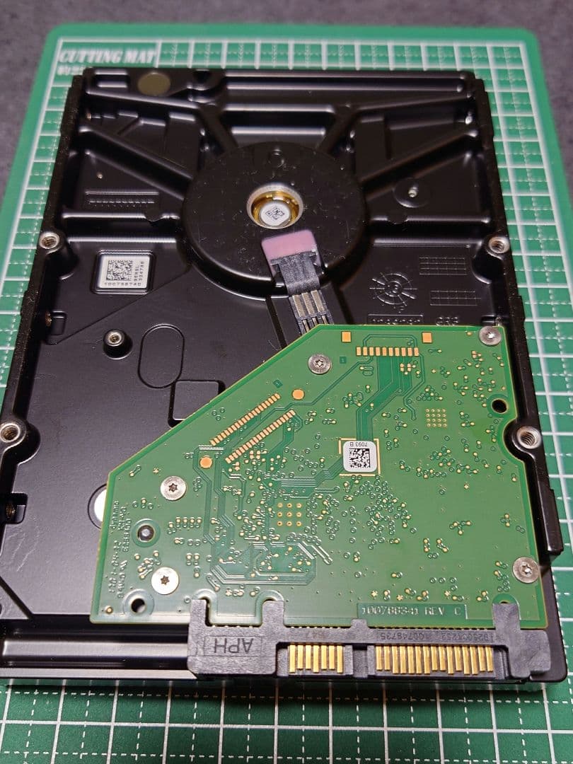 SEAGATE 内蔵型ハードディスク 4TB × 3台