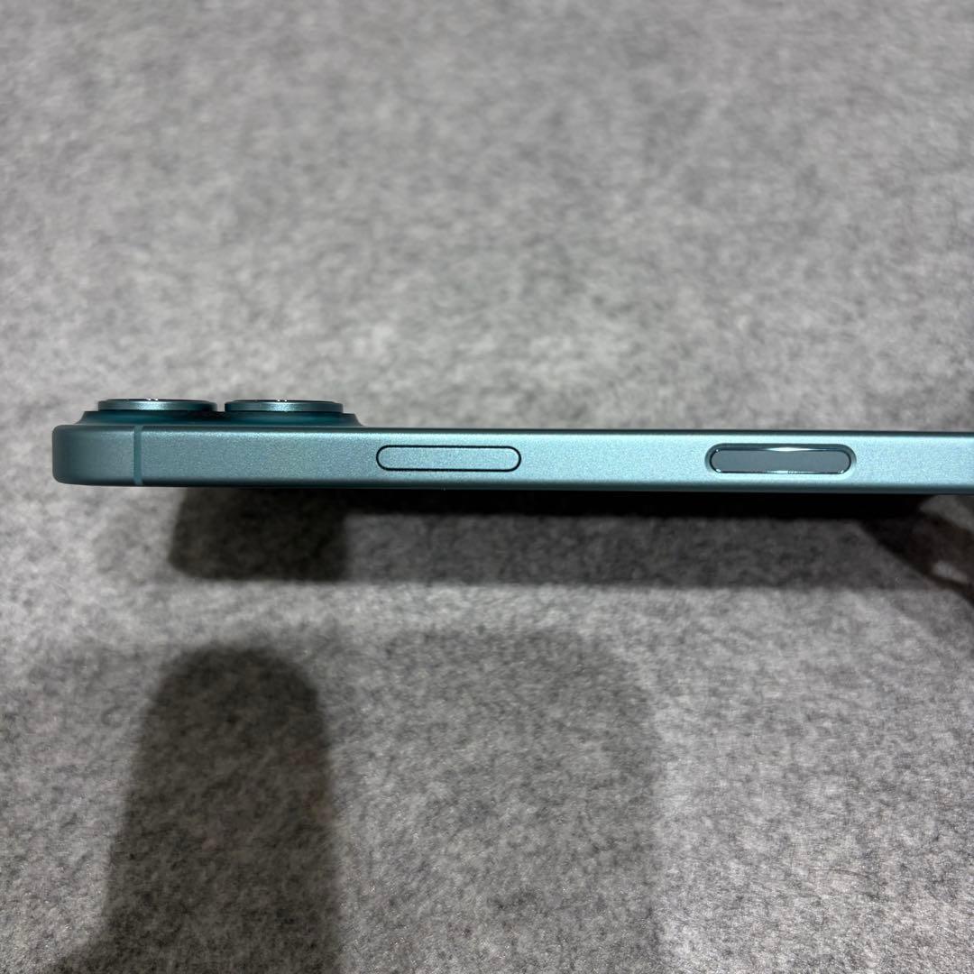 【美品】iPhone16 ティール 128GB 本体 + ケース