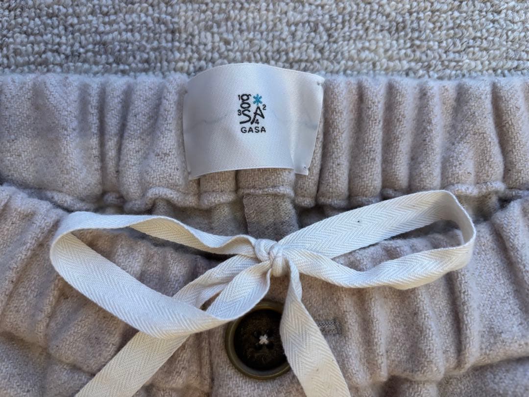 GASA パンツ　ウールリネン　ベージュパンツ