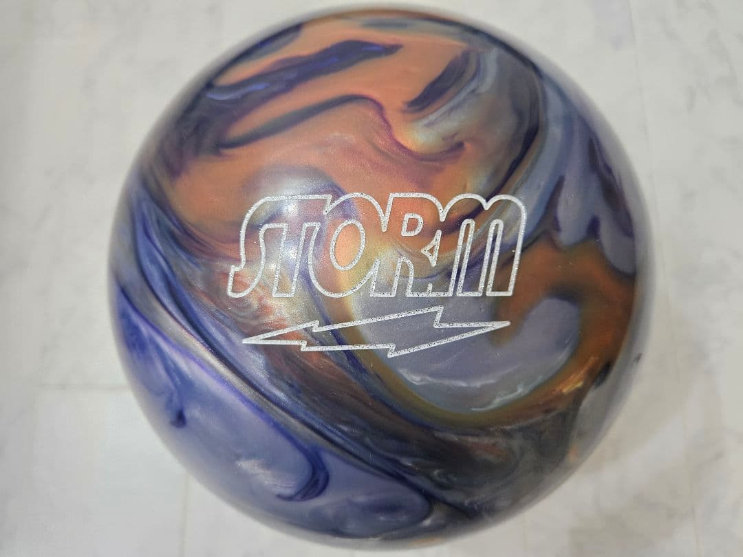 ハイスポーツ社 ストーム Equinox 15ポンド3オンス ボウリングボール