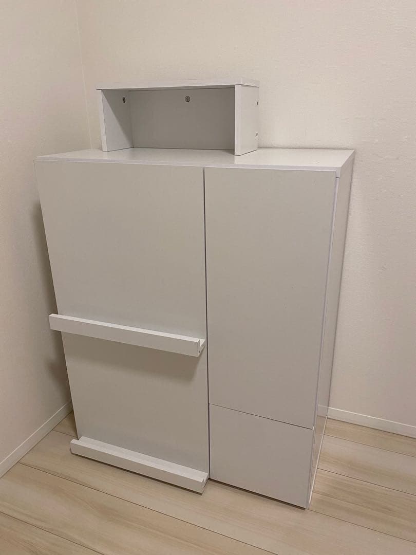 ホワイト収納家具 棚付き 本収納
