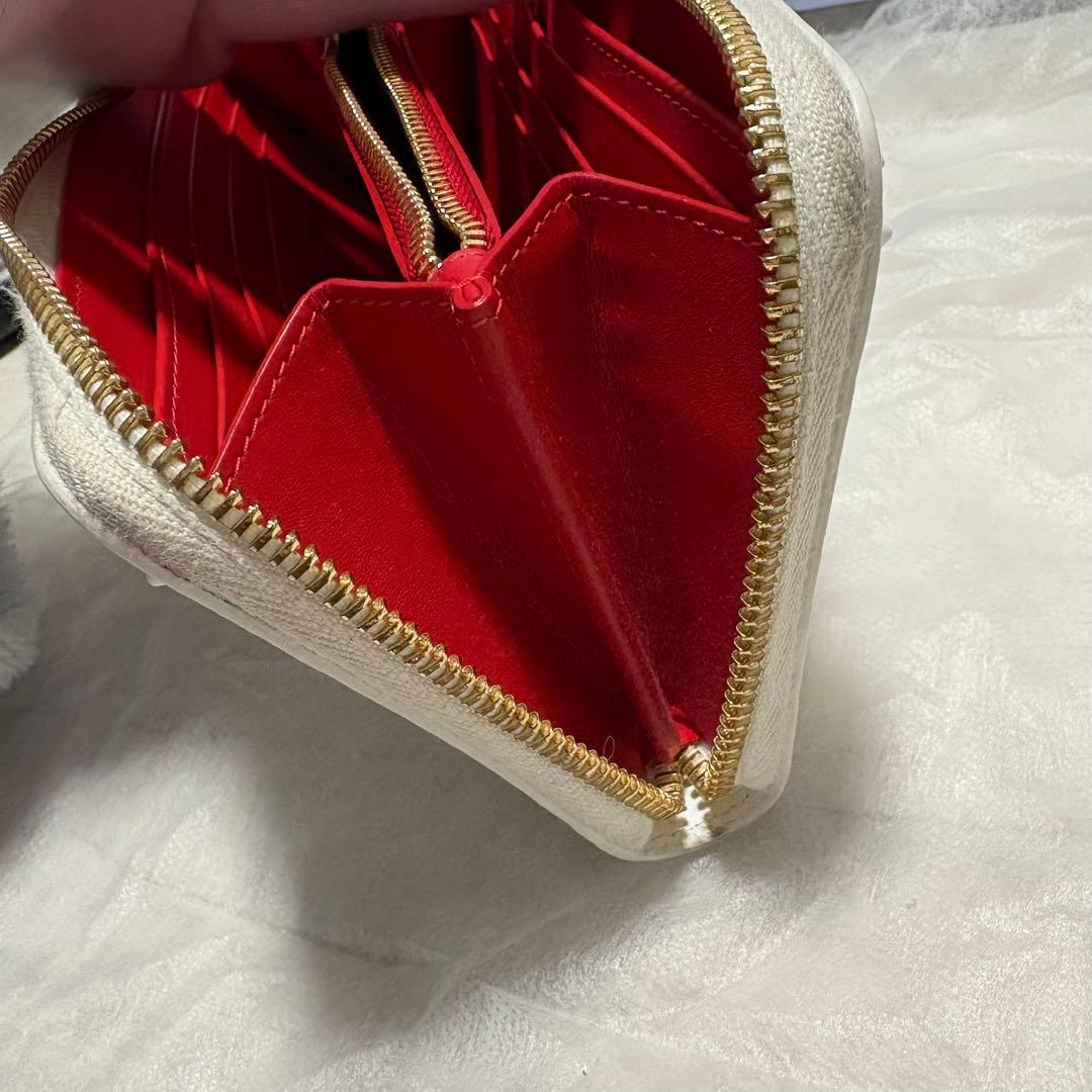 美品✨ルブタン パネトーネ ホワイト 長財布 完売品 スタッズ ラウンドジップ