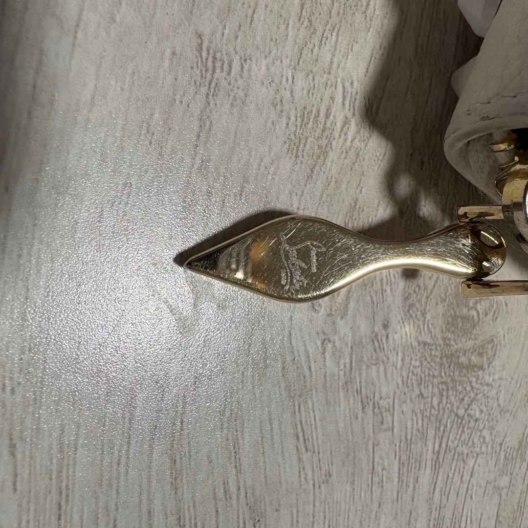 美品✨ルブタン パネトーネ ホワイト 長財布 完売品 スタッズ ラウンドジップ