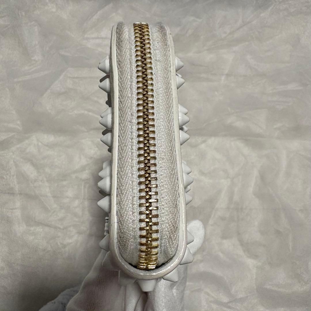 美品✨ルブタン パネトーネ ホワイト 長財布 完売品 スタッズ ラウンドジップ