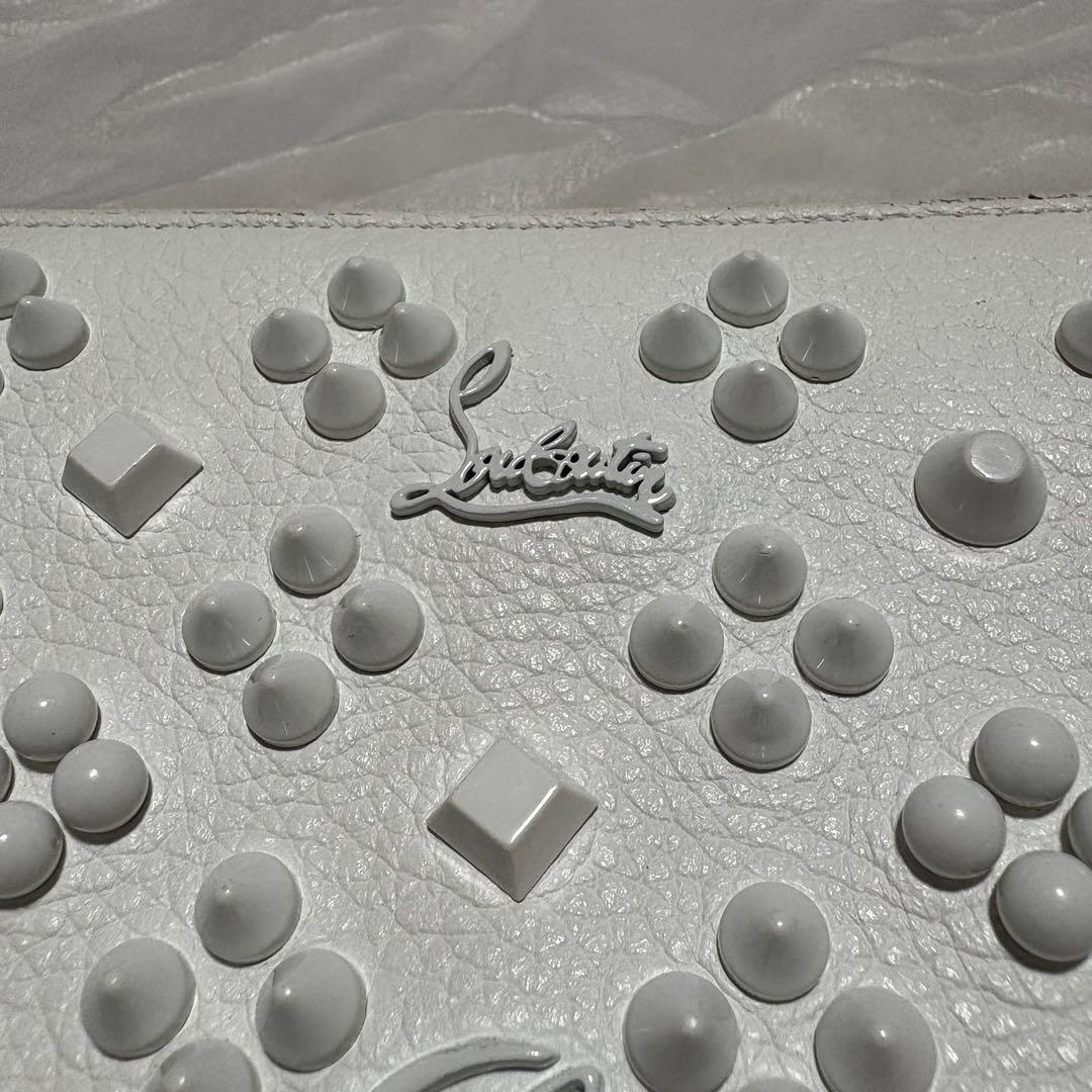 美品✨ルブタン パネトーネ ホワイト 長財布 完売品 スタッズ ラウンドジップ