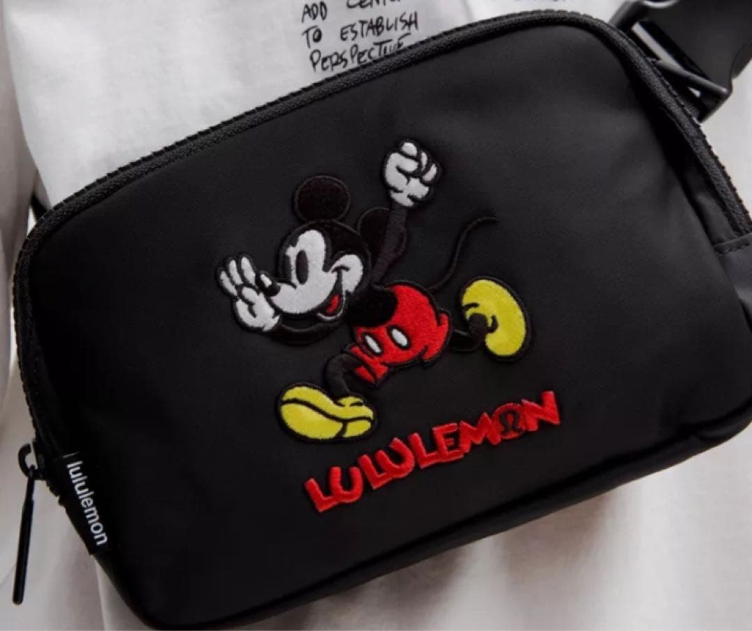 新品☆ディズニー×ルルレモン ベルトバッグ 1L ミッキー ウエストポーチ