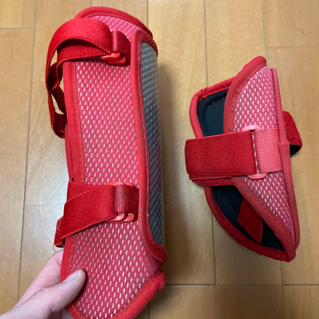 レッド エルボーガード カーボンファイバー風