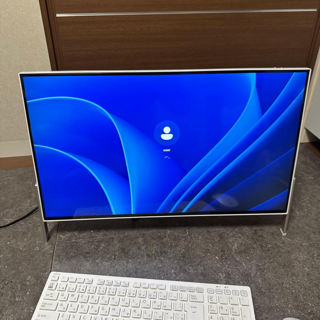 【送料込み！】本体モニタ一体型パソコン　富士通_FMVF70D1W