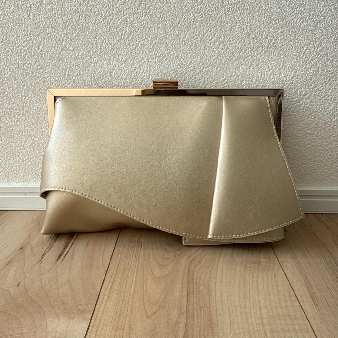 【美品】AIMER エメ フレアタッククラッチ ゴールド