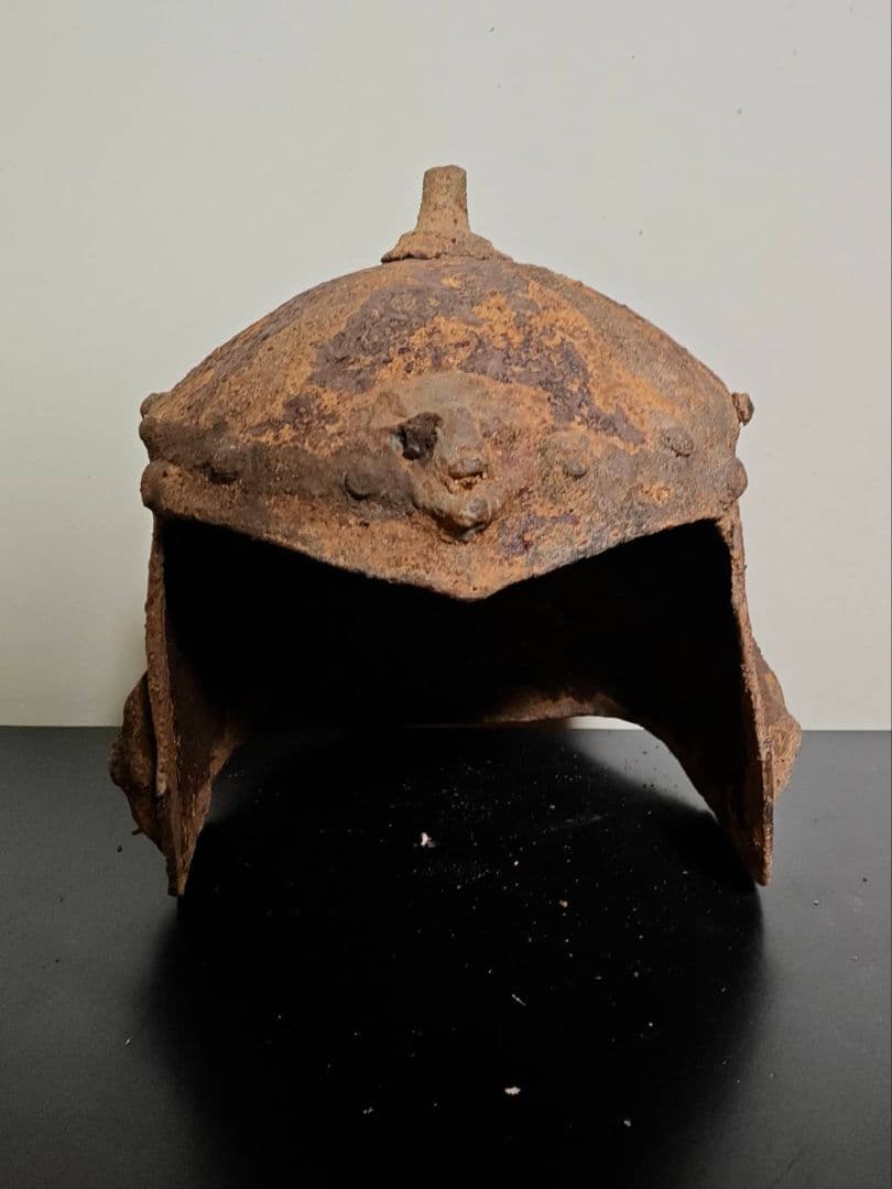 古代鉄製兜　古代中国　西晋時代〜元時代　考古発掘品　古代武具　貴重　博物館クラス