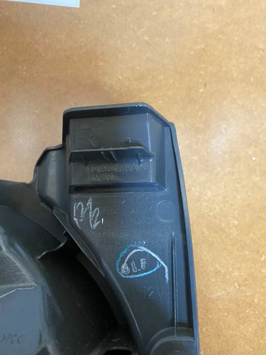 ハイエース200純正テールランプ