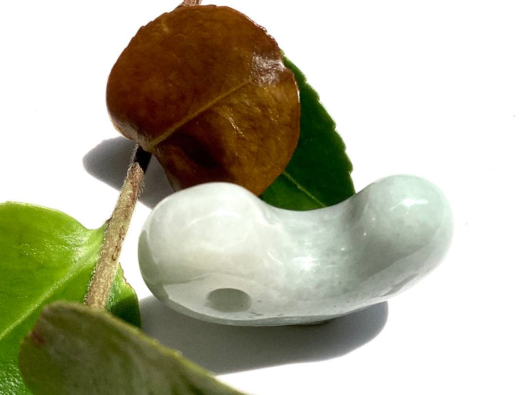 ✳摩訶不思議**吉祥開運　糸魚川翡翠小滝産*勾玉　守護石にお持ちください　鑑別書