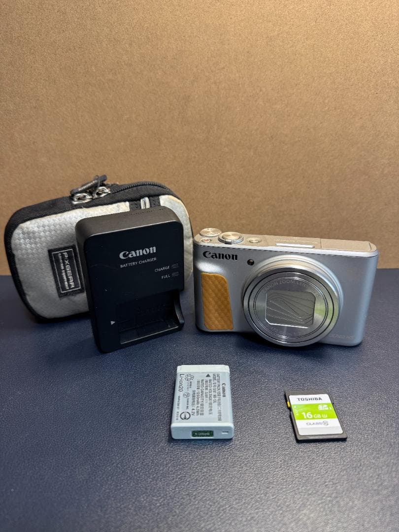 りゅん[美品]　Canon コンパクトデジタルカメラ シルバー