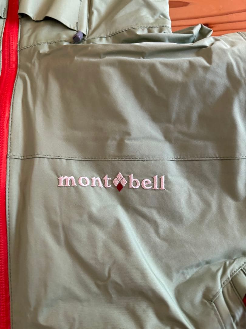 mont-bell フード付きライトグリーンジャケット