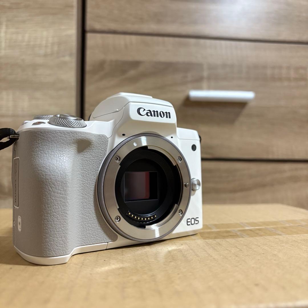 Canon EOS Kiss M2 ホワイト　ダブルズームキット