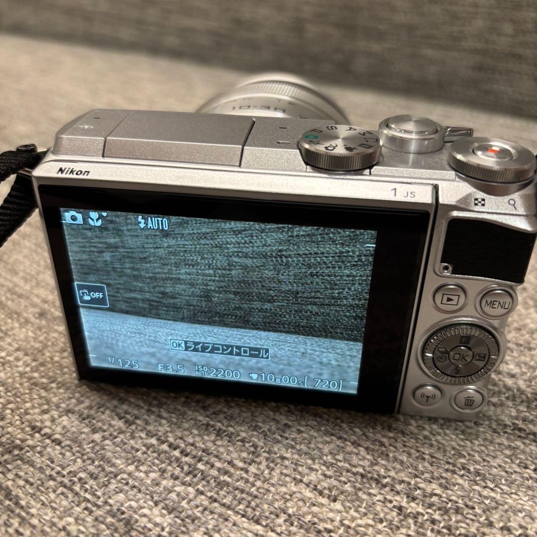 T*i様 Wi-Fi搭載 Nikon 1 j5 ダブルレンズキット　ミラーレス一
