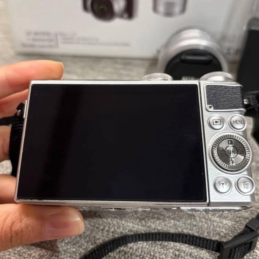T*i様 Wi-Fi搭載 Nikon 1 j5 ダブルレンズキット　ミラーレス一