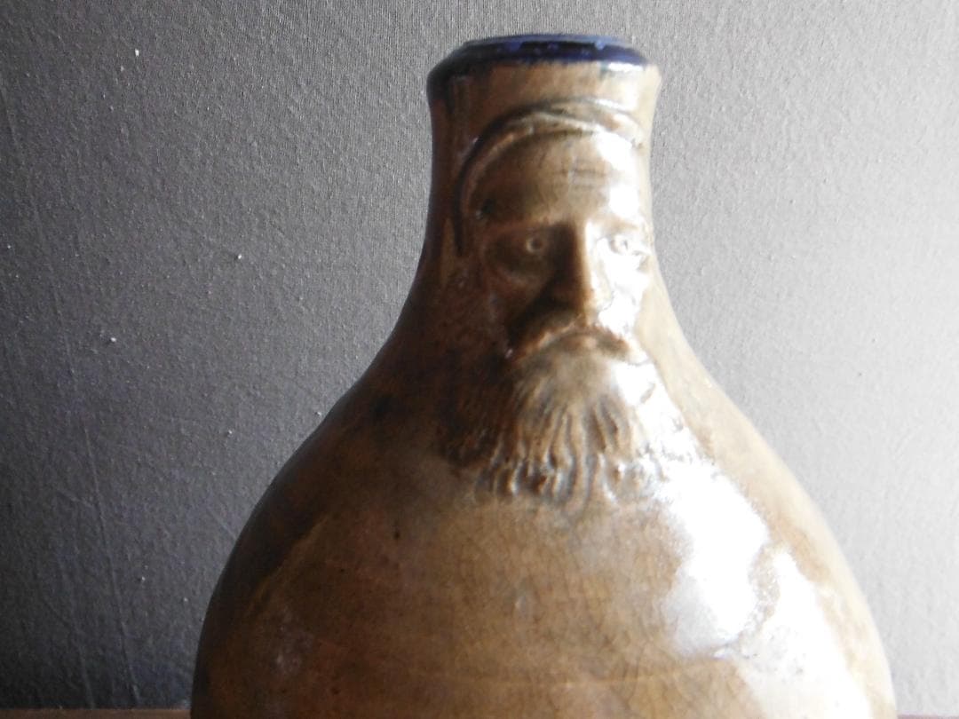 パリスマ・ひげ徳利　陶器の顔彫刻ボトル