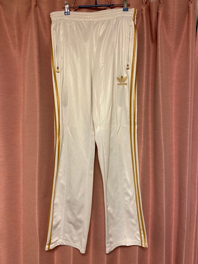 アディダス　オリジナルス　上下　ホワイト　ゴールド