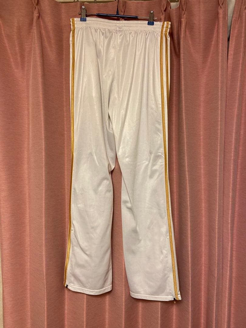 アディダス　オリジナルス　上下　ホワイト　ゴールド