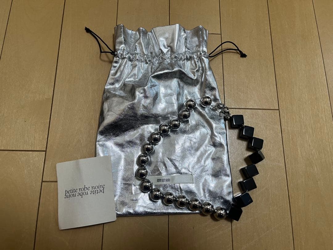 petite robe noire ネックレス シルバー＆ブラック
