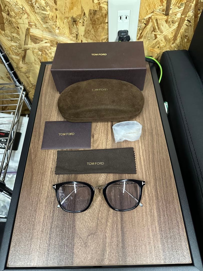TOM FORD TF5570-K 001 ウェリント　希少モデル