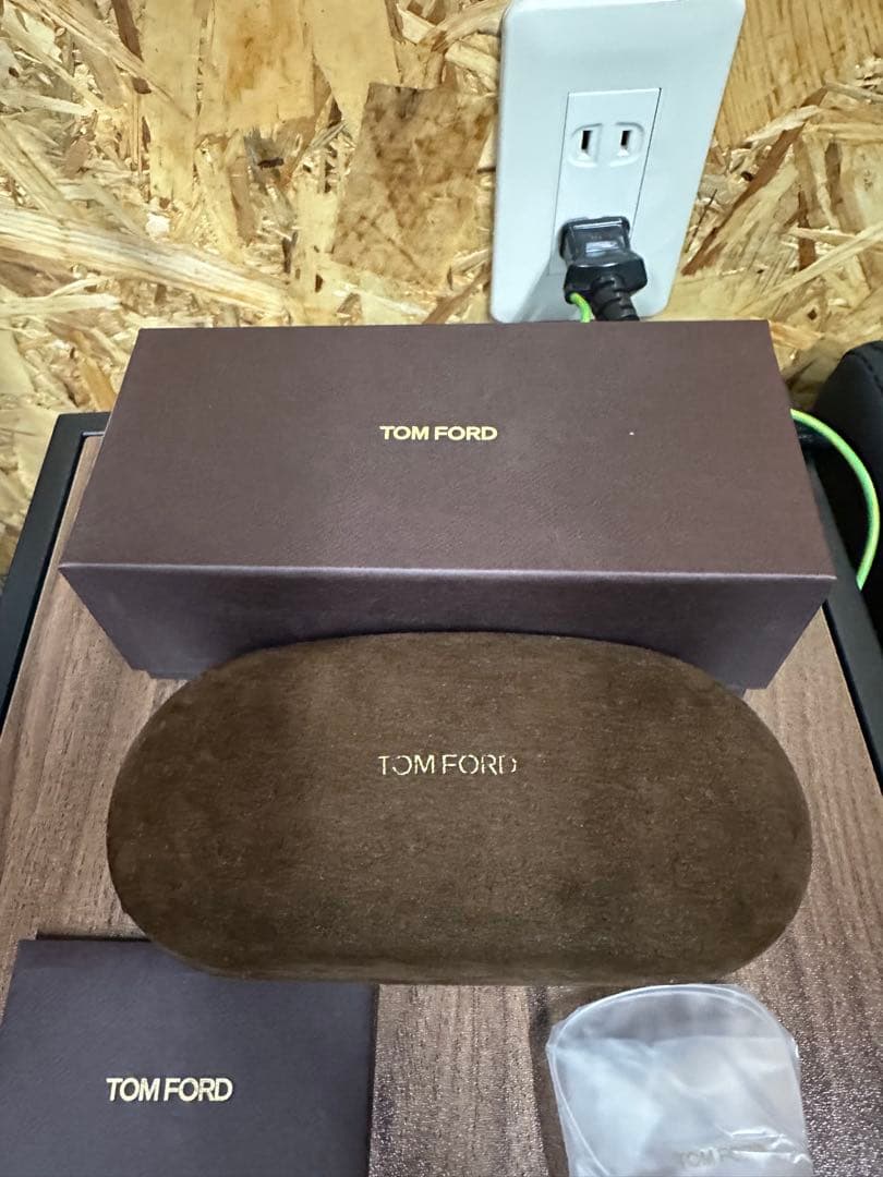 TOM FORD TF5570-K 001 ウェリント　希少モデル