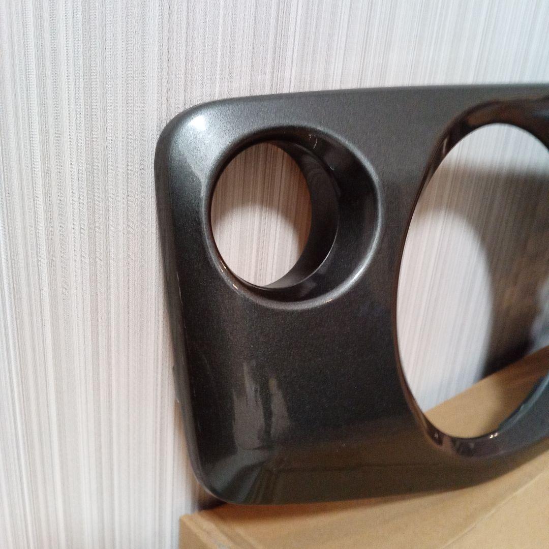 フロントグリル新型ジムニー、シエラ、ノマド、スズキエンブレムグリルガンメタリック